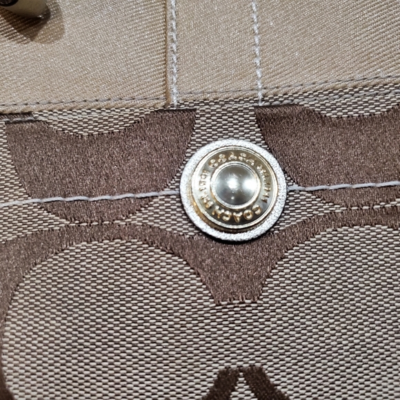 COACH STEIPE AND BROWN / GOLD LEATHER WRISLE - Picture 2 of 8